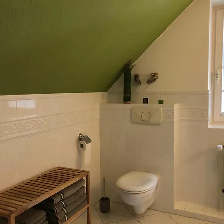 Gemuetliche 1 12-zimmer * Hoisdorf